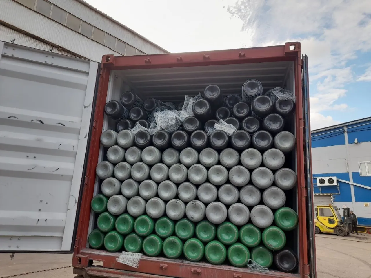 Полный контейнер баллонов 350 шт. под сжатые газы (O2, N2, Ar, He, CH4, Mix,) 50/300 бар УС новые без вентиля ТР ТС 032 горловина Е25
